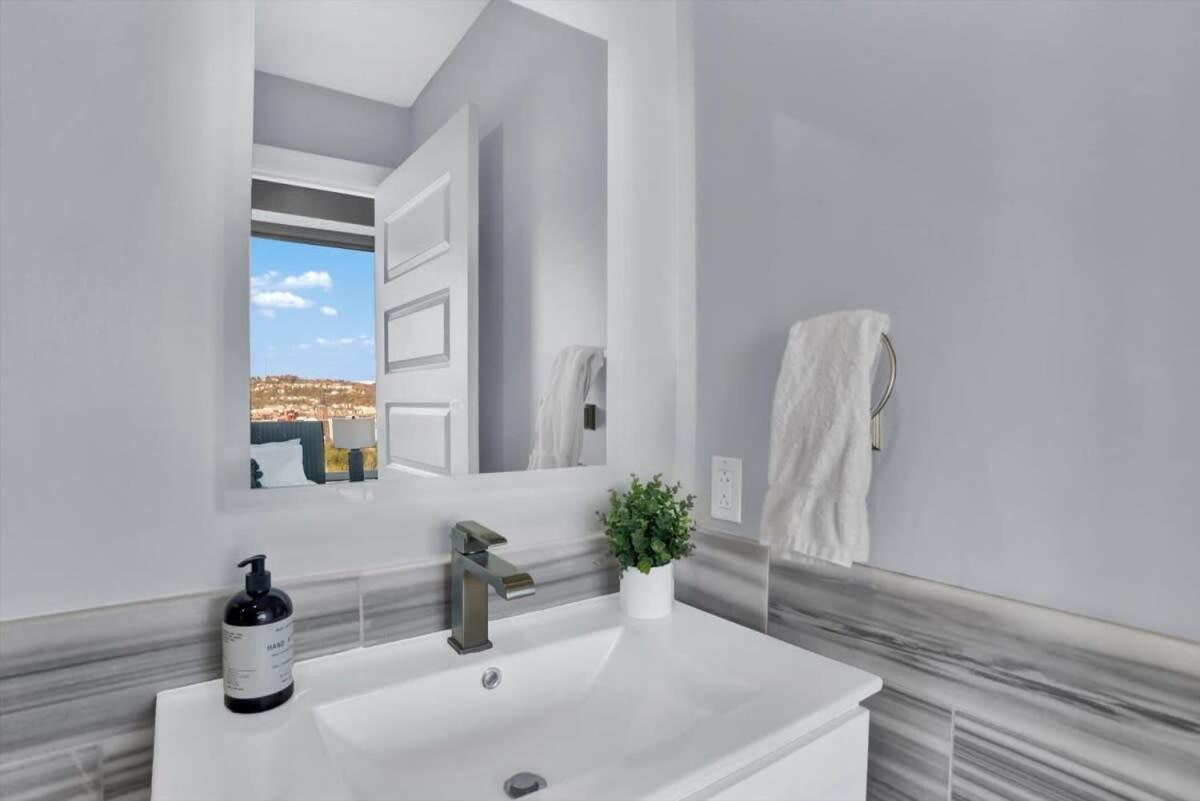Cozysuites Spacious 2Br, Ppg Paints Arena, Pitts Pittsburgh Bagian luar foto